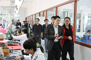 福建省委統(tǒng)戰(zhàn)部副部長、省工商聯(lián)黨組書記王玲視察虹潤公司